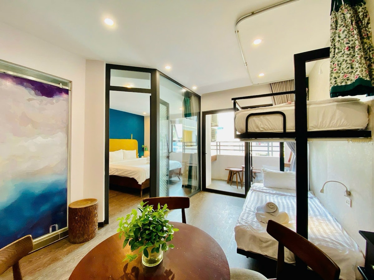 Căn hộ 1 phòng ngủ với thiết kế giường tầng hiện đại